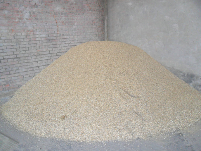 精致石英砂又称酸洗石英砂,sio2≥99—99.5% fe2o3≤0.